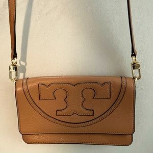 Like new Tory Burch crossbody bag